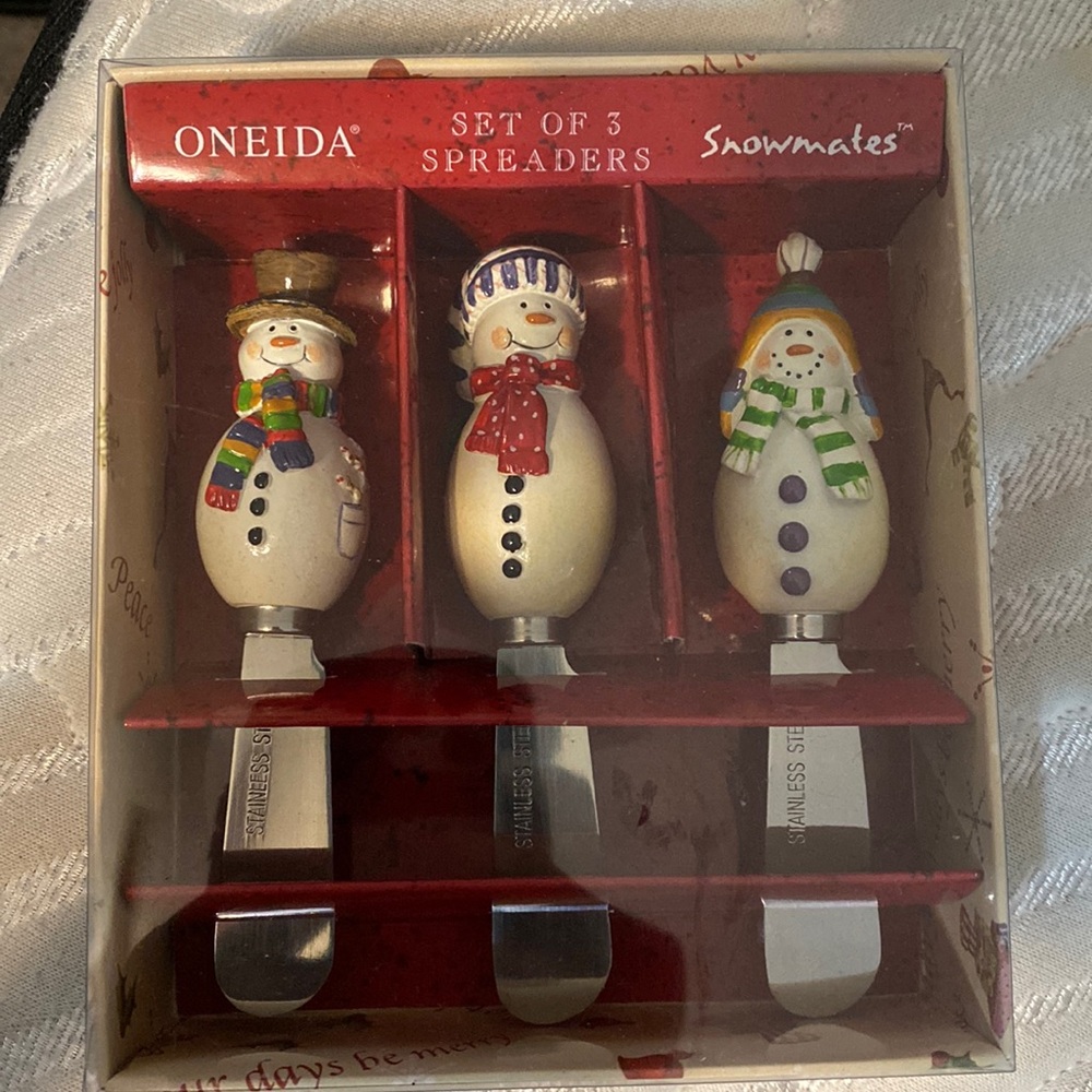 Oneida Resin Handle Dip Cheese
Spreaders Set of 3 DebbieTaylor
Kerman Snowmates